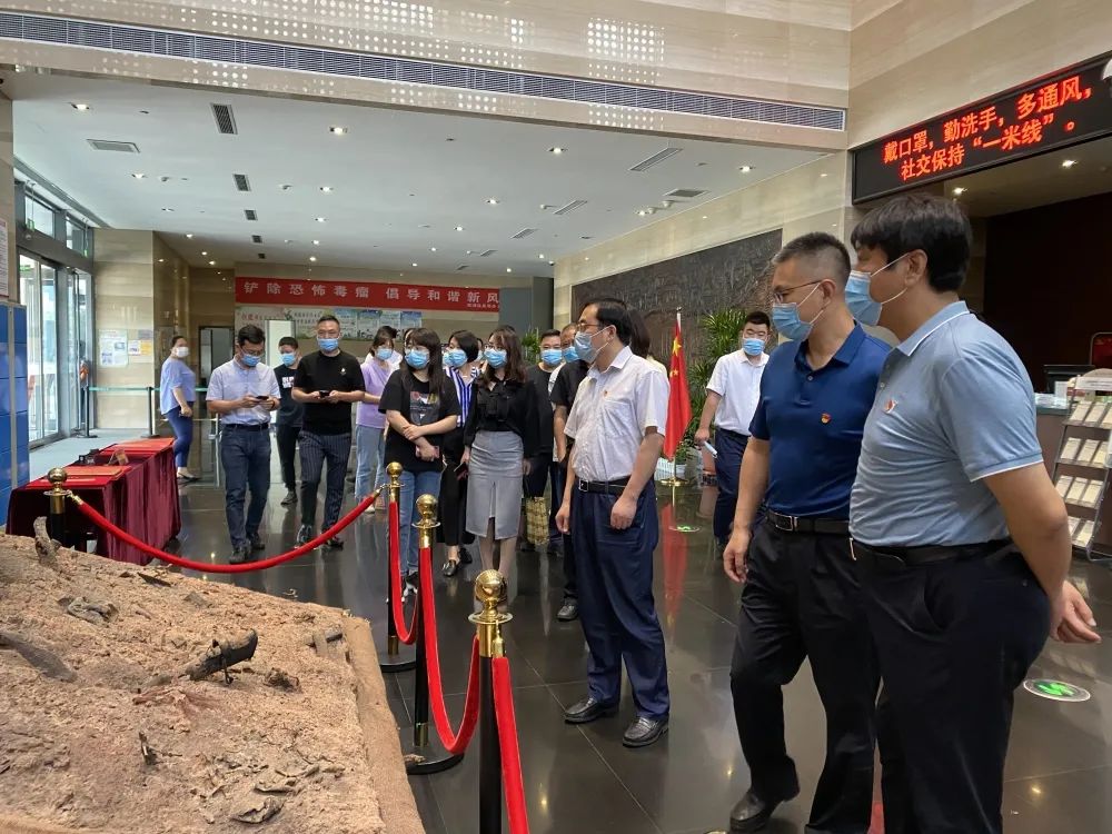 婷婷伊人五月天色综合激情网_欧美—区二区在线观看_韩国禁欲系高级感电影_九九影院在线观看免费最新电视剧_无人区高清电影免费观看.......组织党员干部参观党史学习教育主题展览(图1)