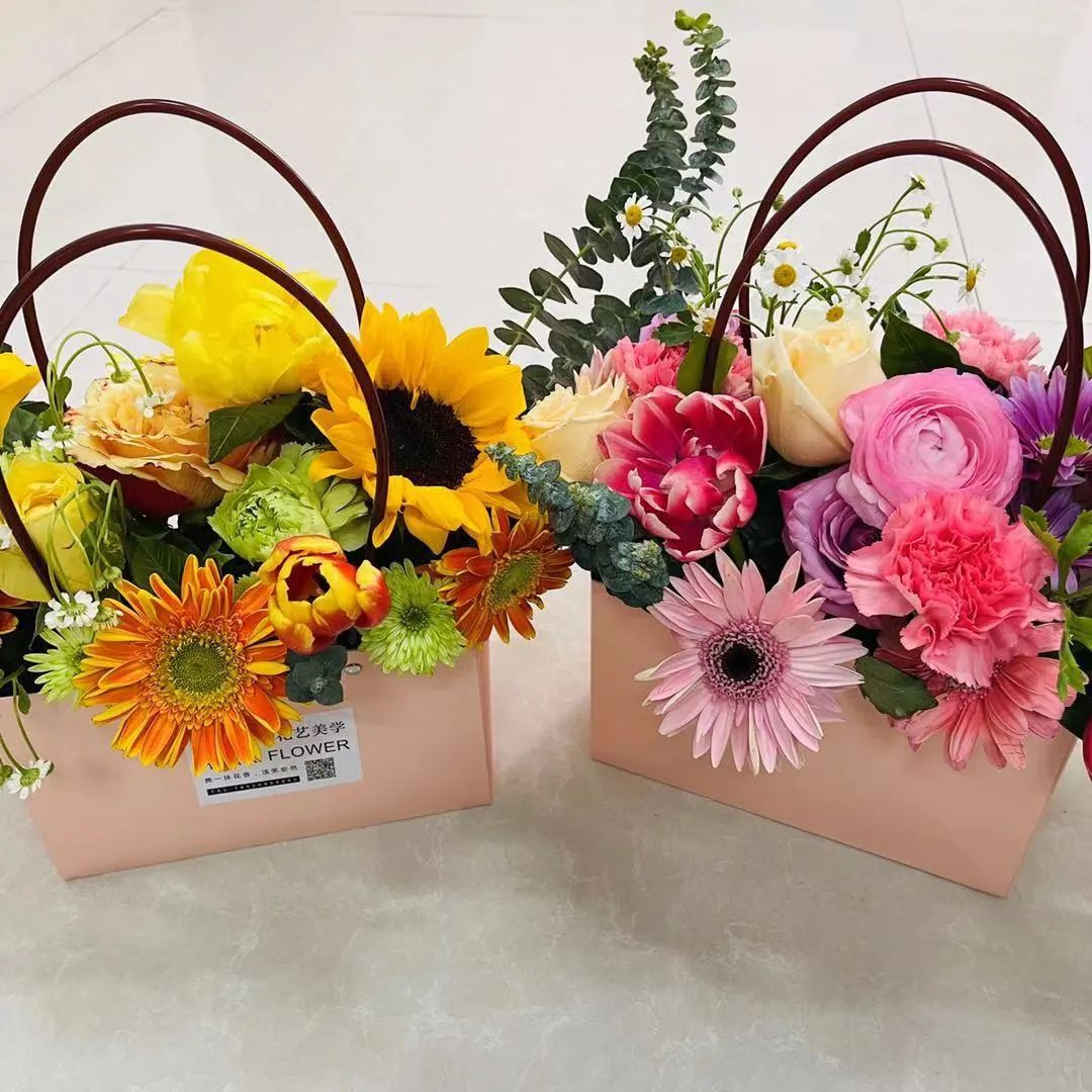 婷婷伊人五月天色综合激情网_欧美—区二区在线观看_韩国禁欲系高级感电影_九九影院在线观看免费最新电视剧_无人区高清电影免费观看.......开展“三八”妇女节创意插花活动(图2)