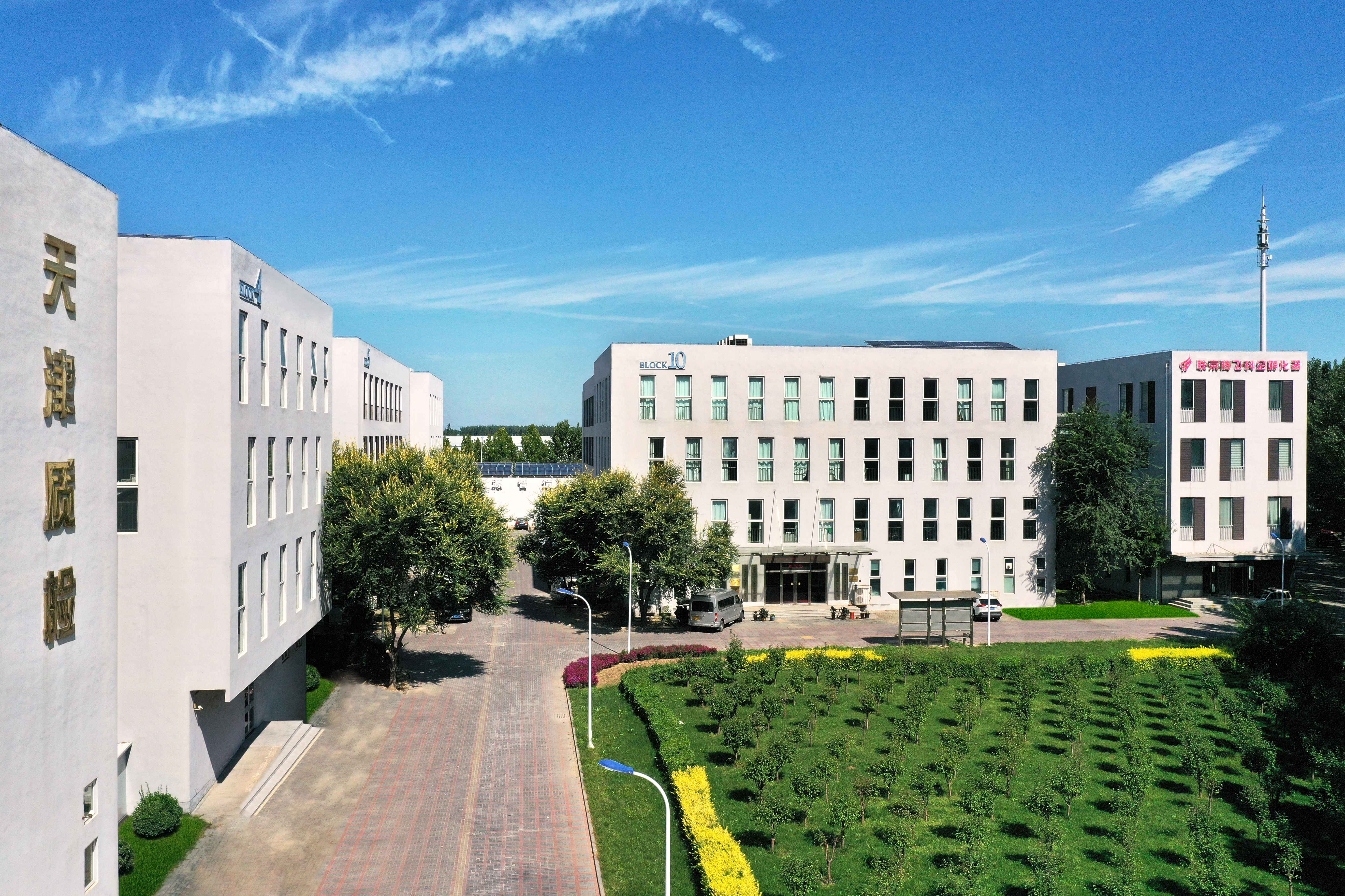 孵化器_副本.jpg 孵化器_副本.jpg