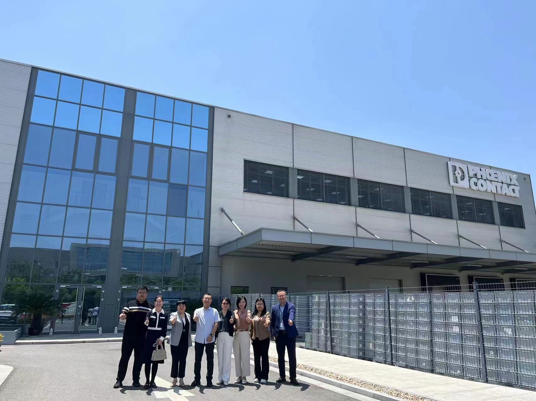 婷婷伊人五月天色综合激情网_欧美—区二区在线观看_韩国禁欲系高级感电影_九九影院在线观看免费最新电视剧_无人区高清电影免费观看.......产业园领导带队赴南京菲尼克斯考察交流(图4)