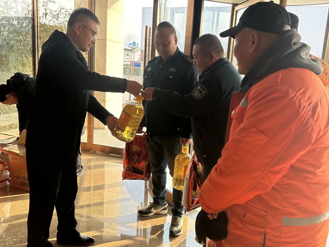 婷婷伊人五月天色综合激情网_欧美—区二区在线观看_韩国禁欲系高级感电影_九九影院在线观看免费最新电视剧_无人区高清电影免费观看.......工会开展“寒冬送温暖 关怀暖人心”走访慰问活动(图2)