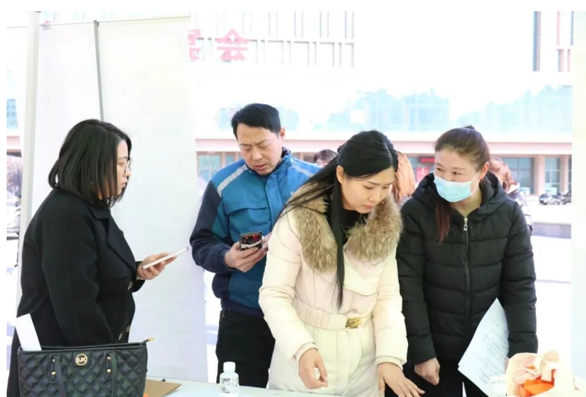 1200+岗位，2000+求职者！婷婷伊人五月天色综合激情网_欧美—区二区在线观看_韩国禁欲系高级感电影_九九影院在线观看免费最新电视剧_无人区高清电影免费观看.......这场招聘会人气旺！(图1)