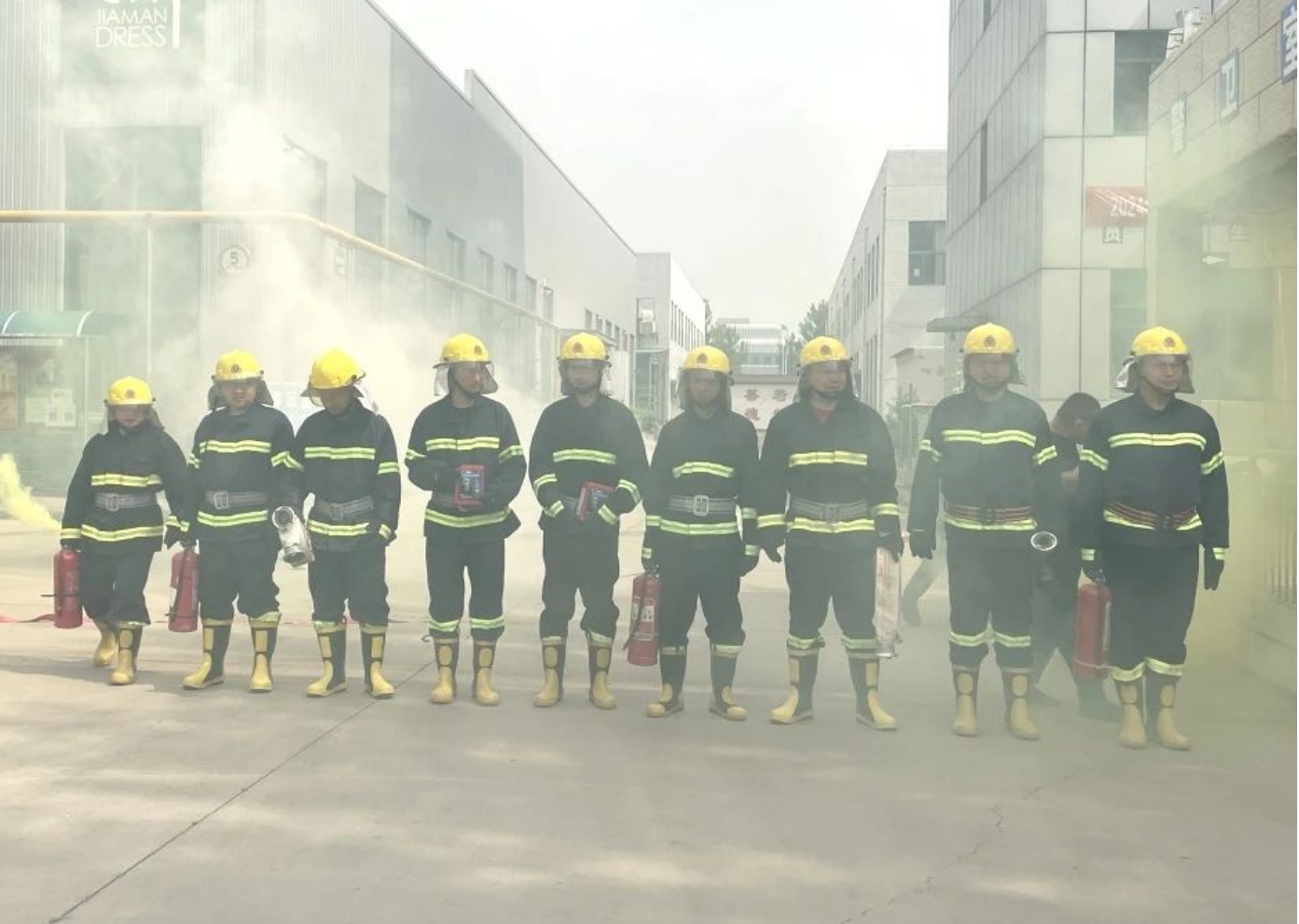 以“演”为战，以“练”筑防——婷婷伊人五月天色综合激情网_欧美—区二区在线观看_韩国禁欲系高级感电影_九九影院在线观看免费最新电视剧_无人区高清电影免费观看.......组织企业开展应急演练观摩会(图4)