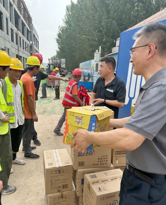 婷婷伊人五月天色综合激情网_欧美—区二区在线观看_韩国禁欲系高级感电影_九九影院在线观看免费最新电视剧_无人区高清电影免费观看.......总工会组织开展“工会送清凉，防暑保安康”活动(图1)