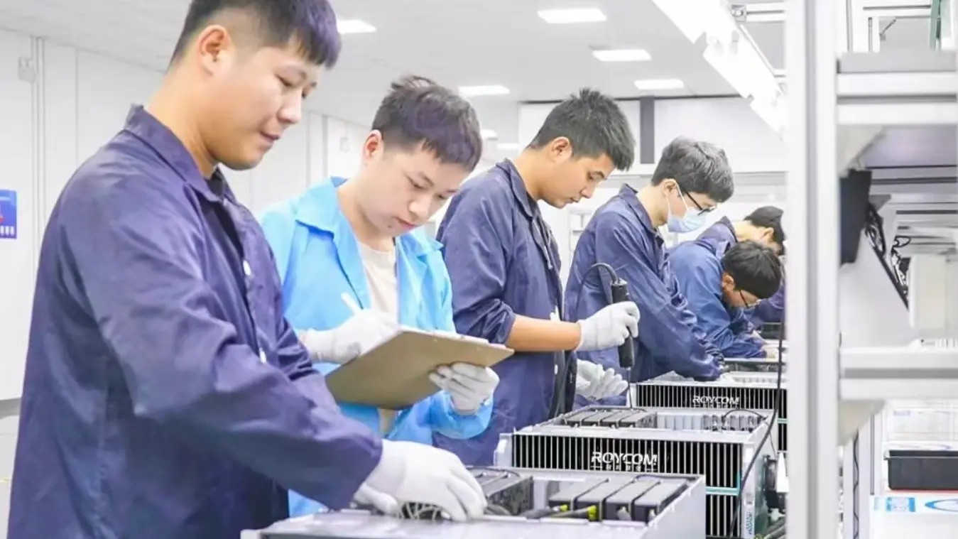 武清“智”造服务器，全面适配DeepSeek！(图1)