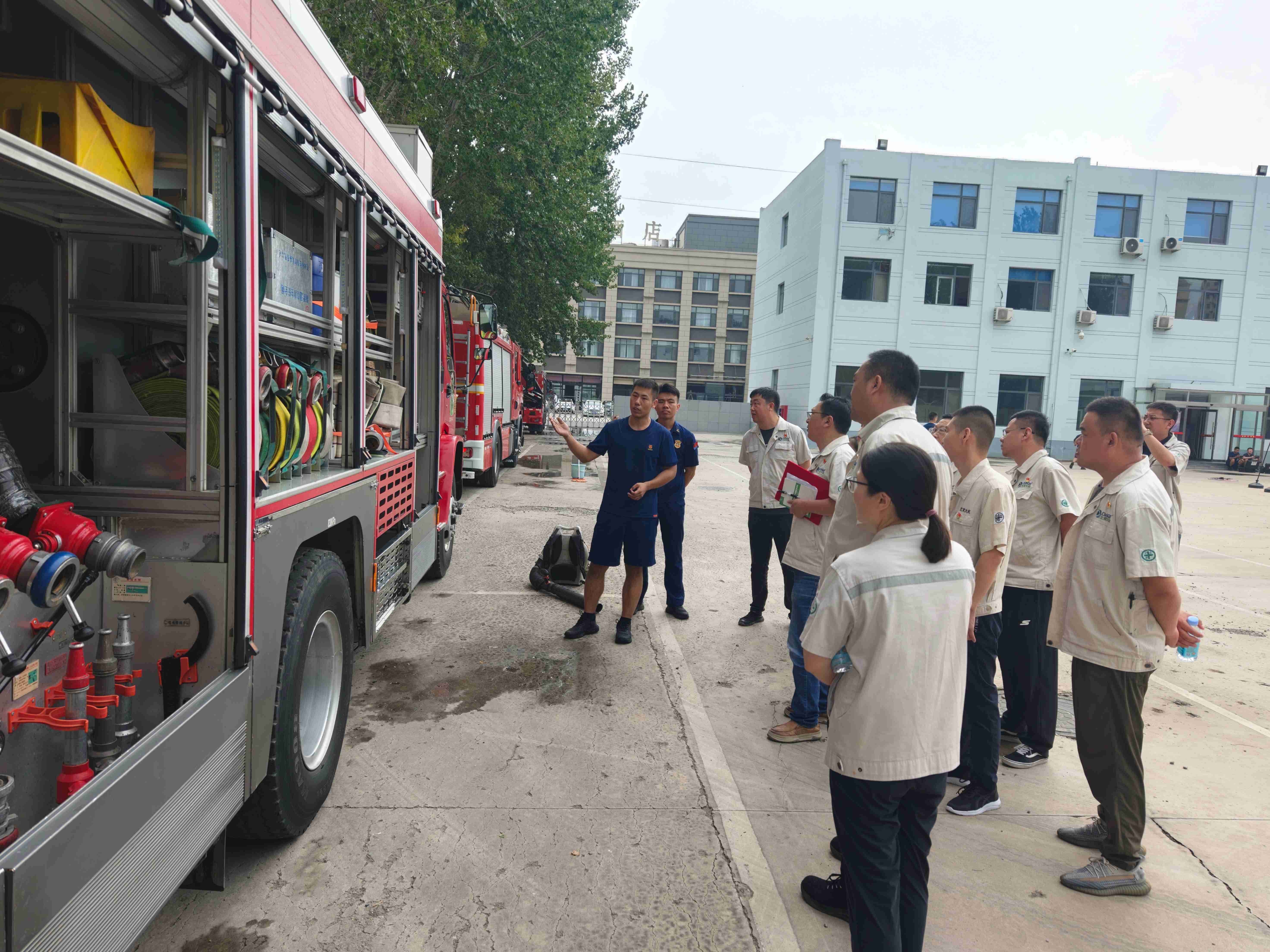 【党建领航促发展】“党建红”+“火焰蓝”，联建共筑安全线(图1)