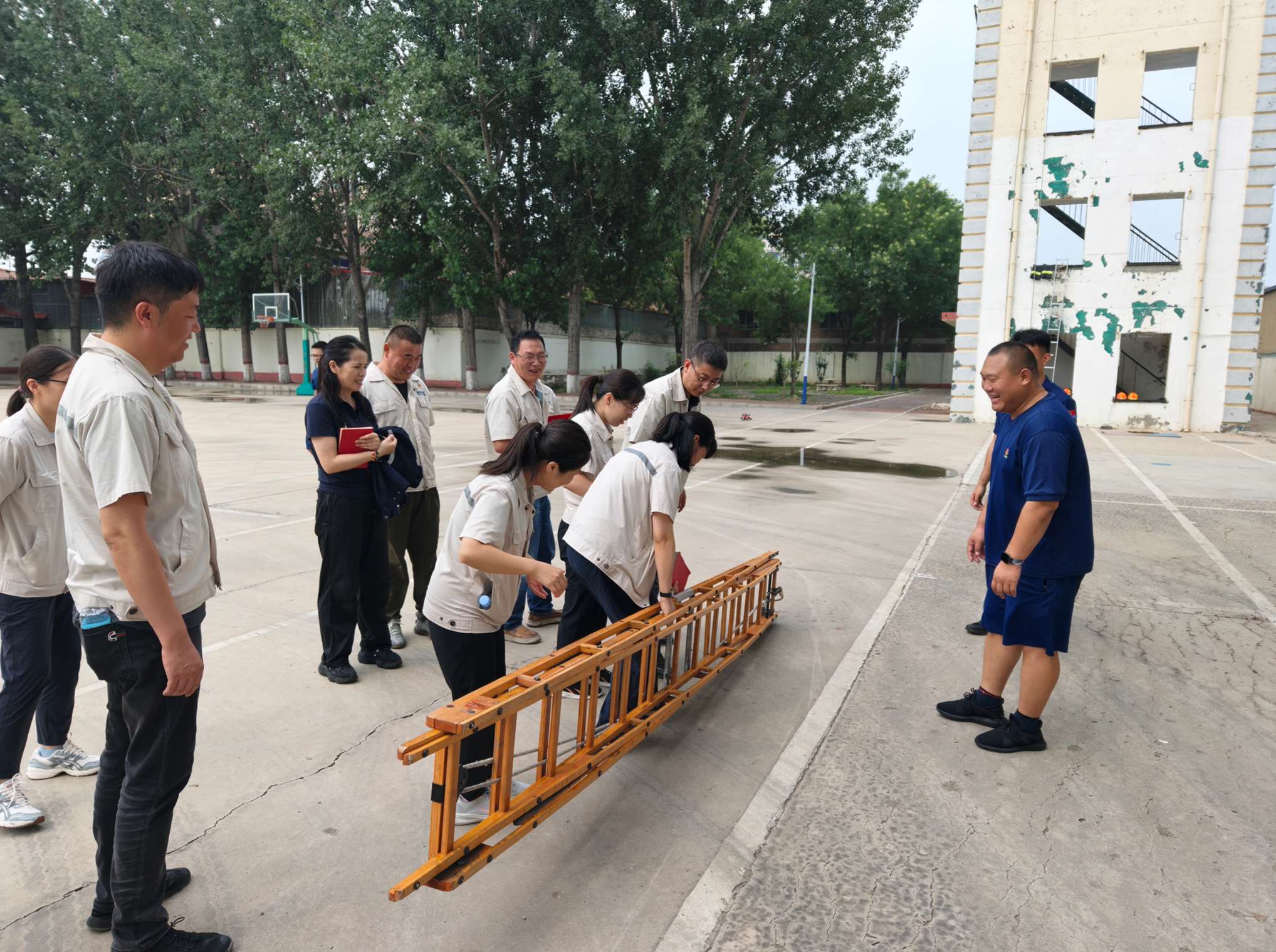 【党建领航促发展】“党建红”+“火焰蓝”，联建共筑安全线(图2)