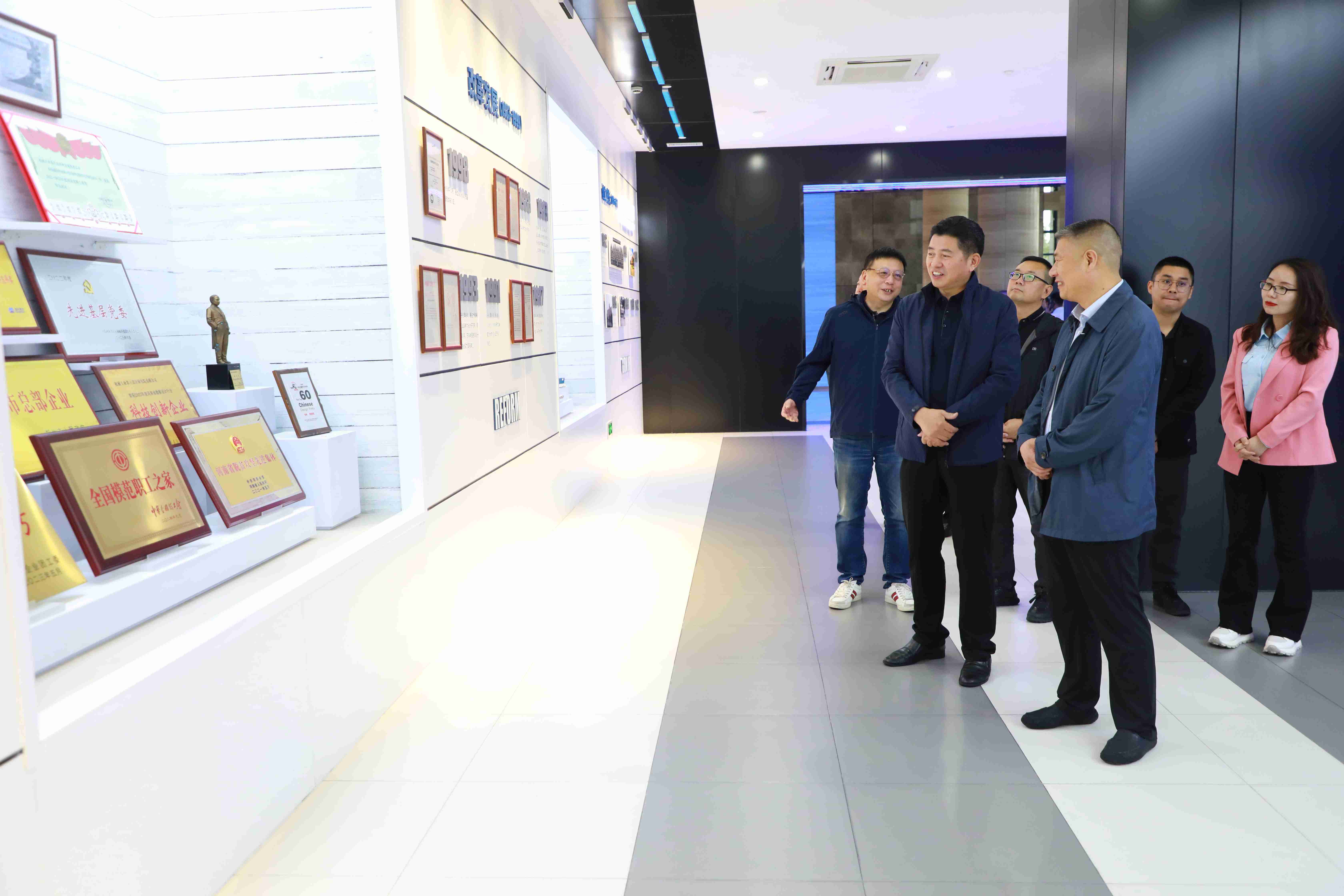 婷婷伊人五月天色综合激情网_欧美—区二区在线观看_韩国禁欲系高级感电影_九九影院在线观看免费最新电视剧_无人区高清电影免费观看.......产业园与中机六院签署战略合作协议(图4)