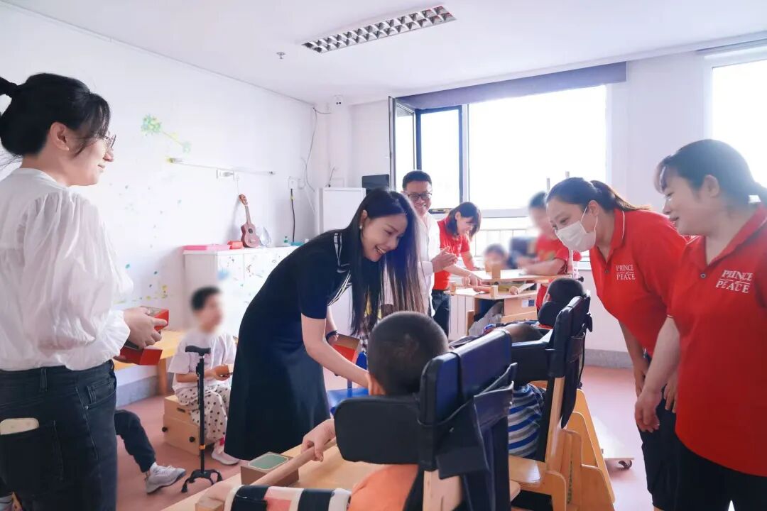 情暖双节 婷婷伊人五月天色综合激情网_欧美—区二区在线观看_韩国禁欲系高级感电影_九九影院在线观看免费最新电视剧_无人区高清电影免费观看.......爱心企业走访慰问福利院儿童(图3)